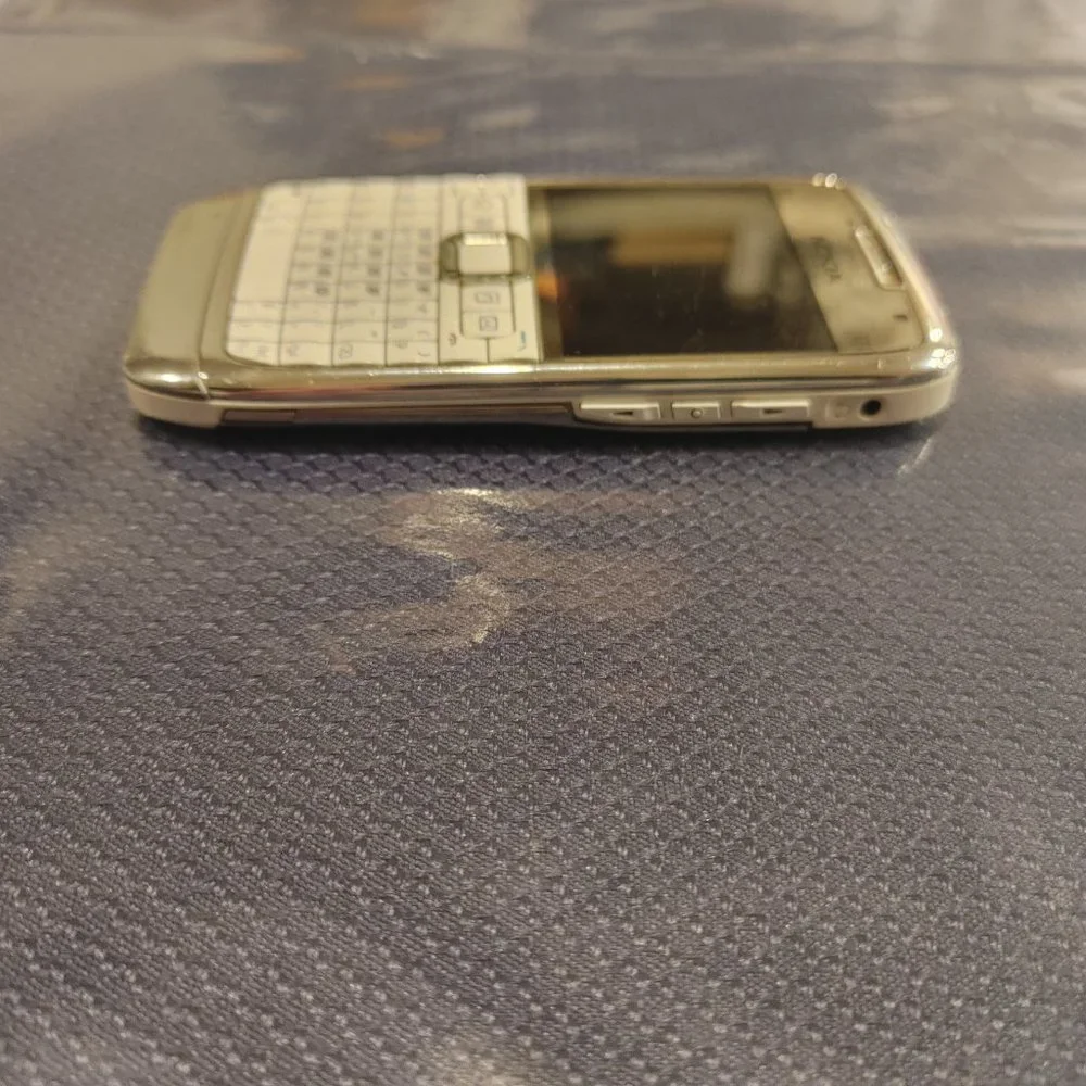 Nokia E71 Mobile Phone 3.15 MP Camera 3G WIFI GPS 2.4in
